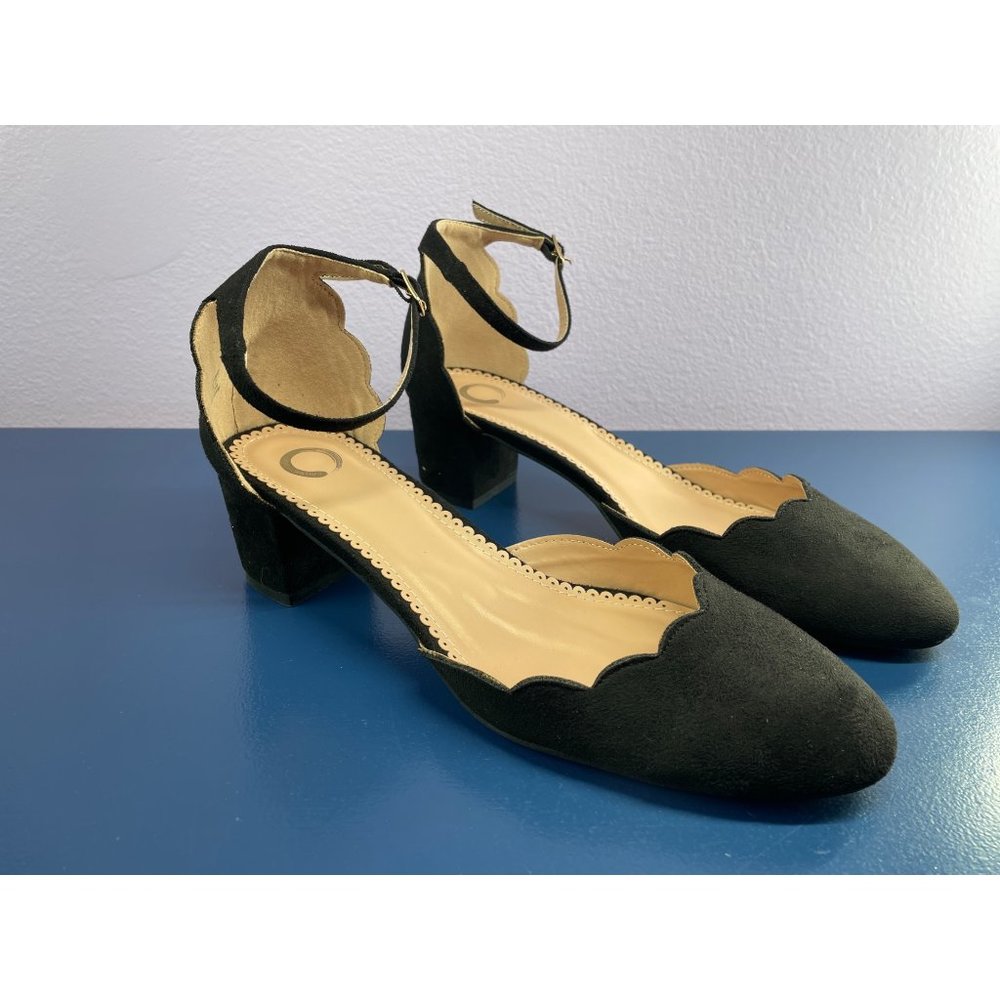 Journee Collection Edna Pump